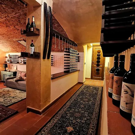 Apartment Red Impression - In The Center