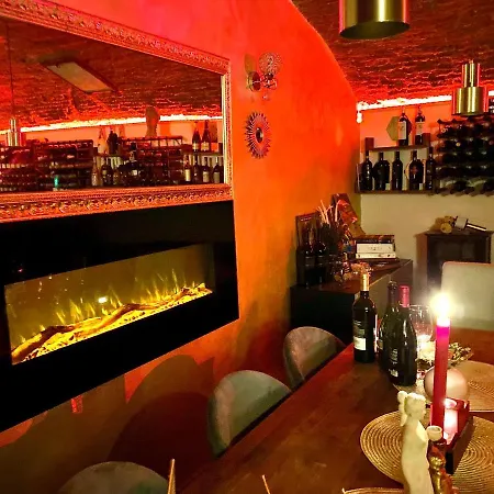 Red Impression - In The Center Apartment