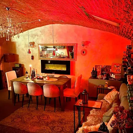 Red Impression - In The Center Apartment *
